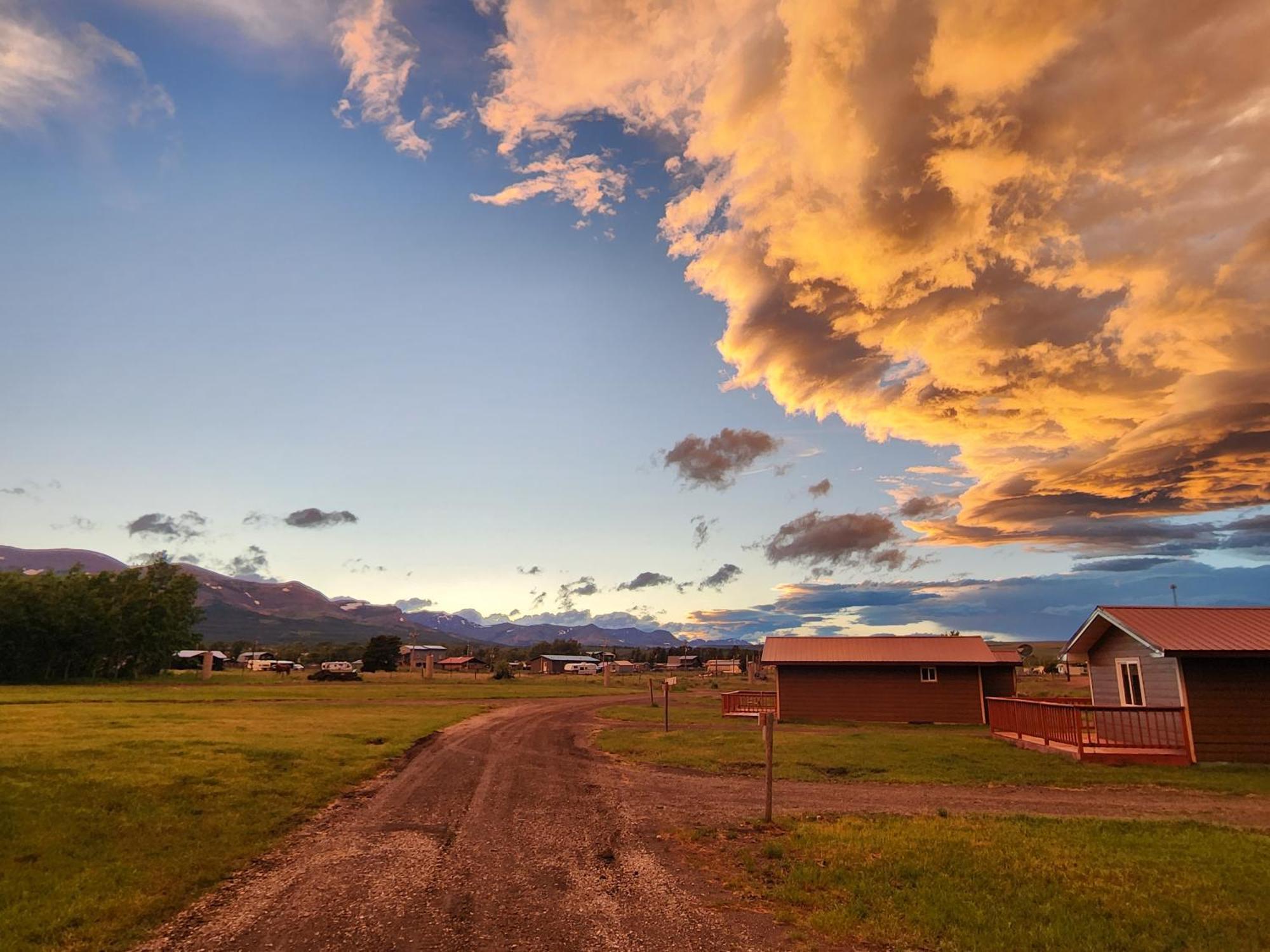 Circle R Motel East Glacier Park Village Buitenkant foto