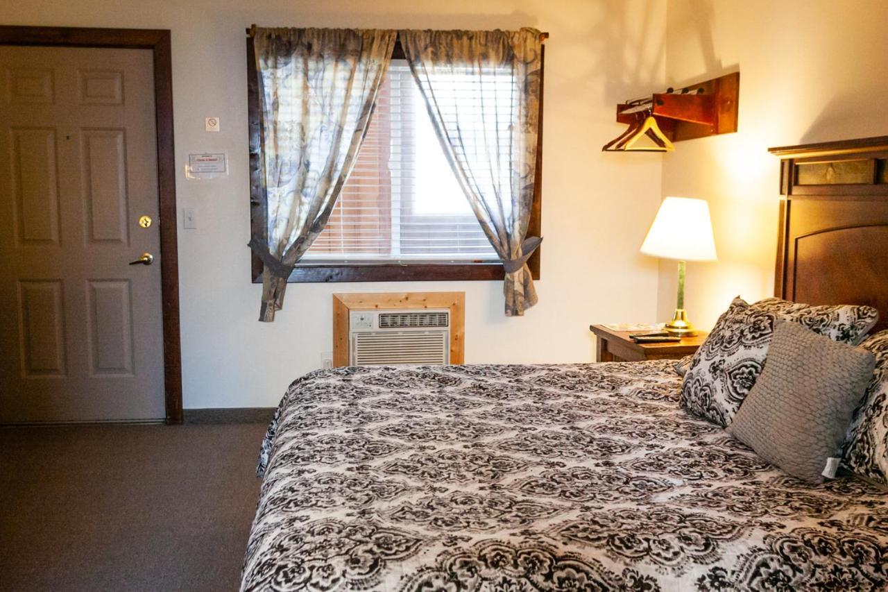 Circle R Motel East Glacier Park Village Buitenkant foto