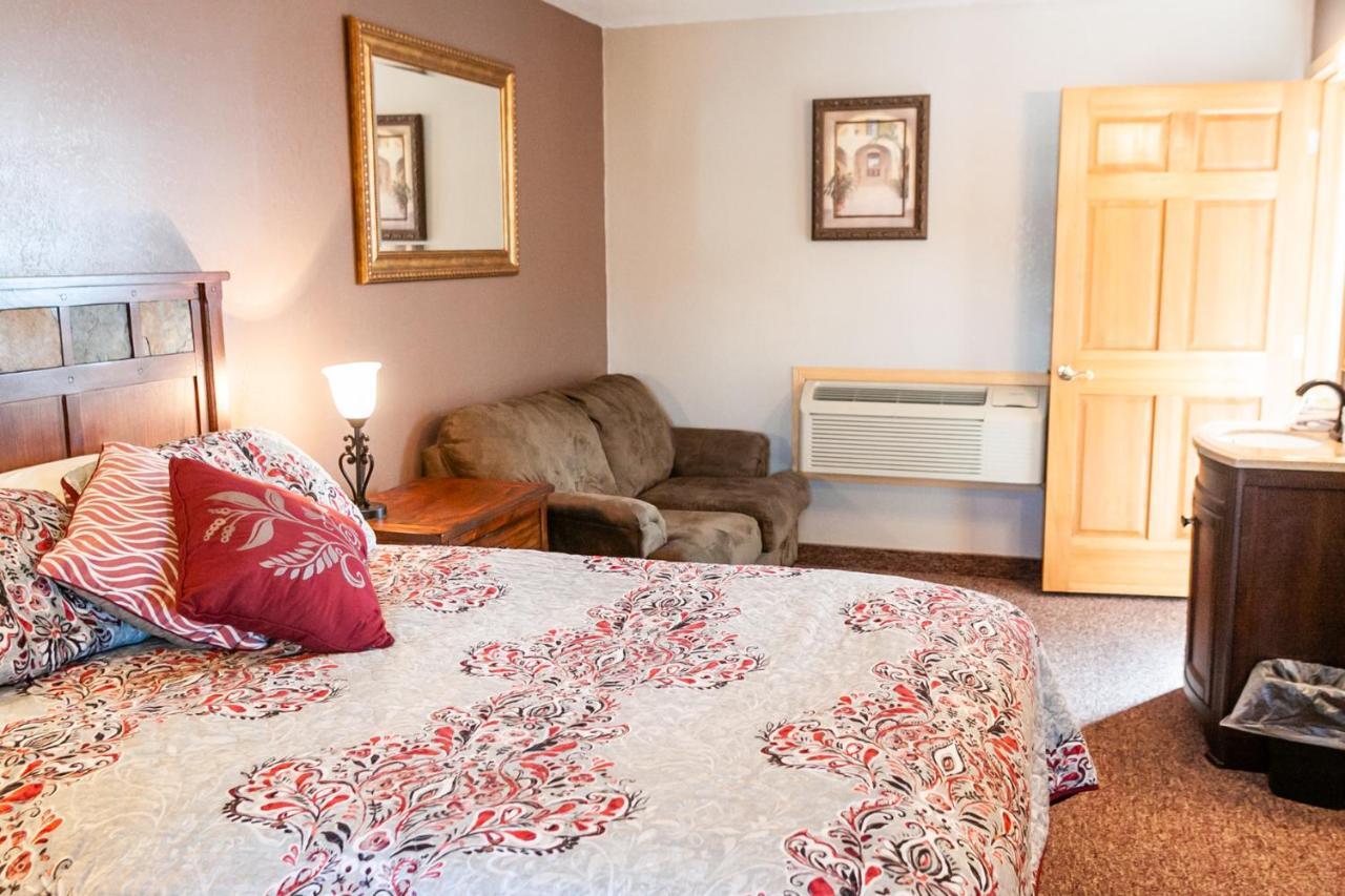 Circle R Motel East Glacier Park Village Buitenkant foto